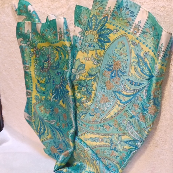 ECHO design scarve 40x40 new with tags - Picture 1 of 4